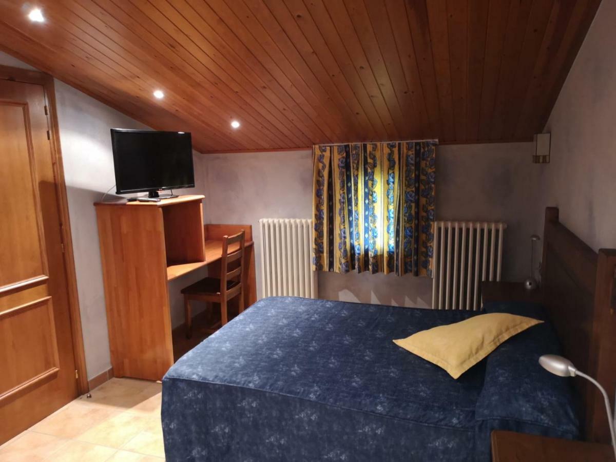 Hostal Cal Francisco Gósol Kültér fotó